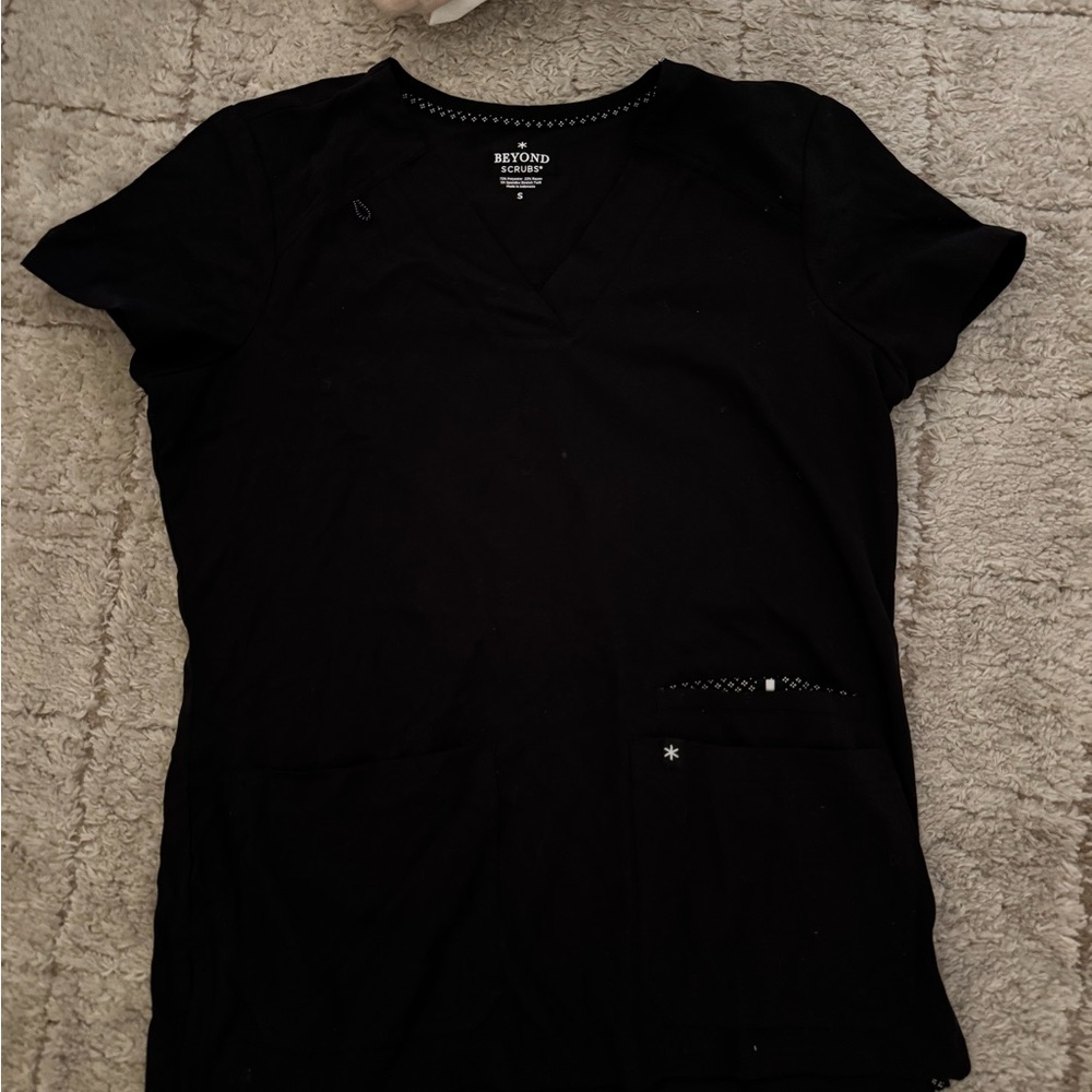Beyond scrubs black set